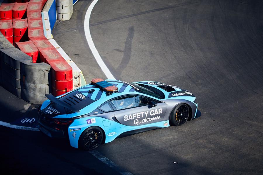  BMW i8 Formula E Safety Car (I12) 2018 года  (фото 6 из 15)